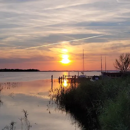 Urlaub Unterm Reetdach Auf Dem Darss * Fuhlendorf (Mecklenburg-Vorpommern)