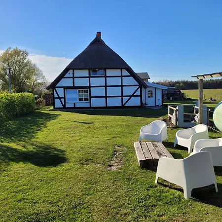 Дом отдыха Urlaub Unterm Reetdach Auf Dem Darss Fuhlendorf (Mecklenburg-Vorpommern)
